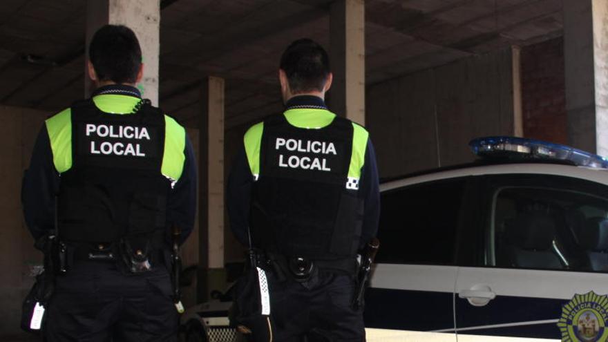 Imagen de archivo de agentes con chalecos antibala en un municipio de la provincia