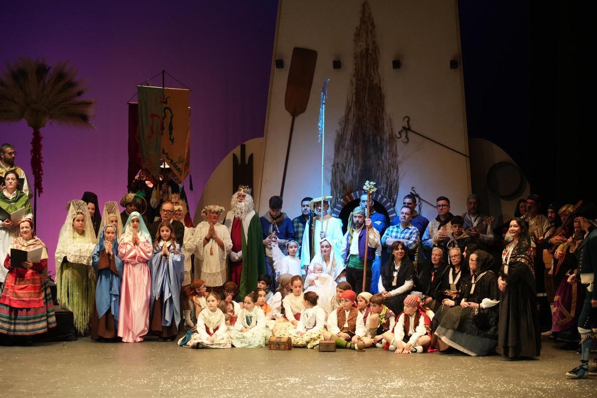 Unes 150 o 200 persones participen normalment en la tradicional representació nadalenca de Castelló.