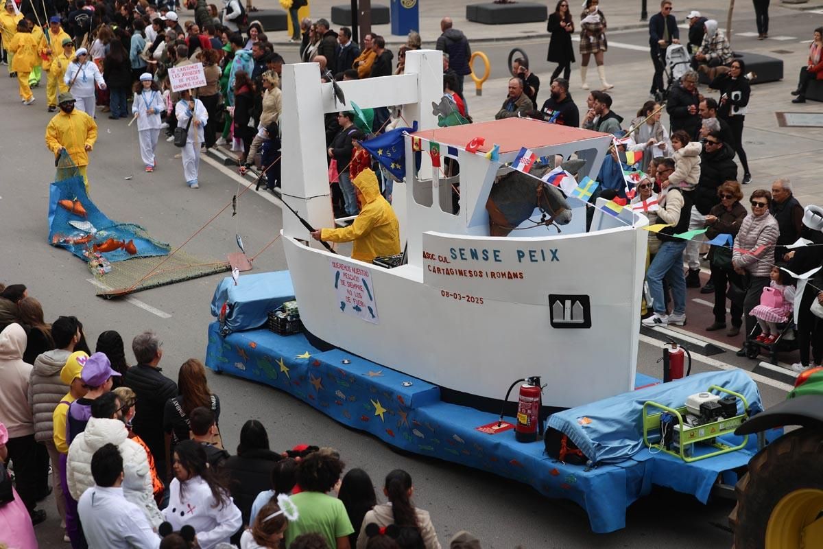 Búscate en las imágenes de la rúa de Carnaval de Ibiza