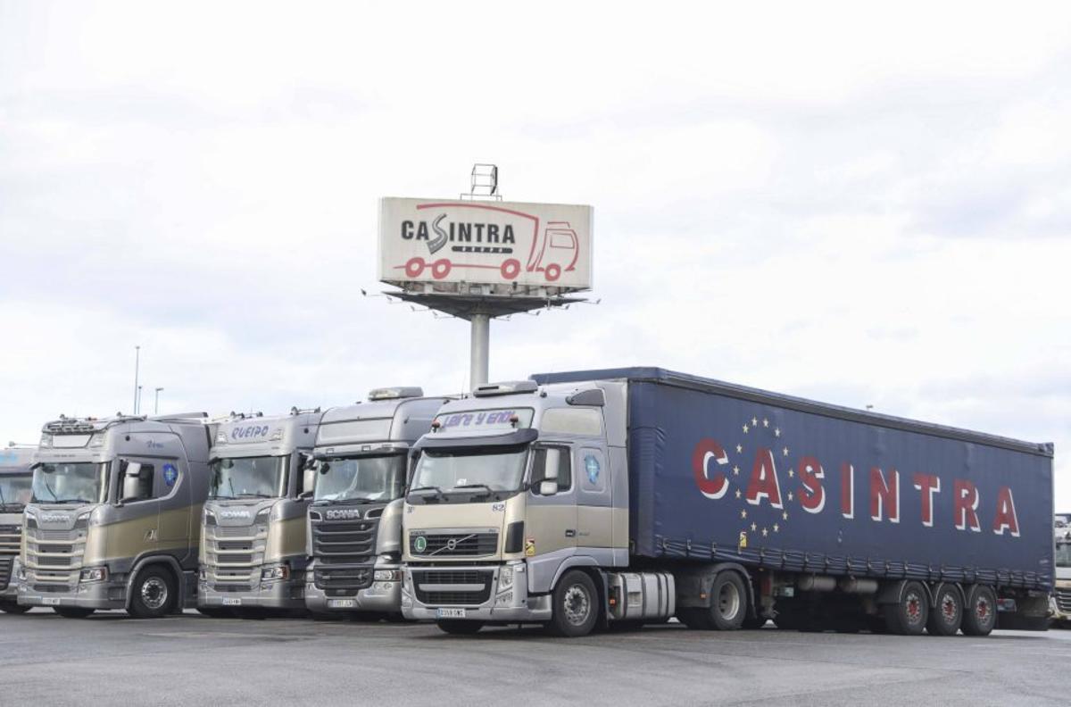 La flota de Casintra supera los 300 vehículos .| Pablo Solares