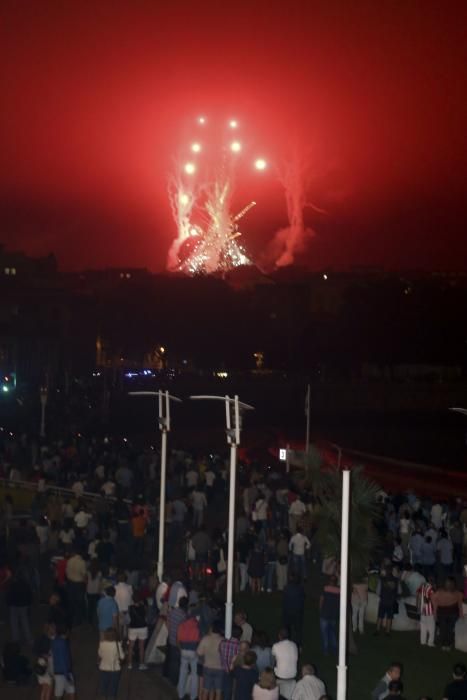 La noche de los fuegos en la Semana Grande de Gijón