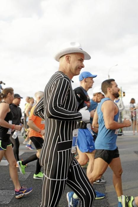 9.000 Läufer aus 49 Ländern gingen am Sonntag den 15.10. an den Start. In der Marathon Disziplin gingen die Deutschen leer aus.