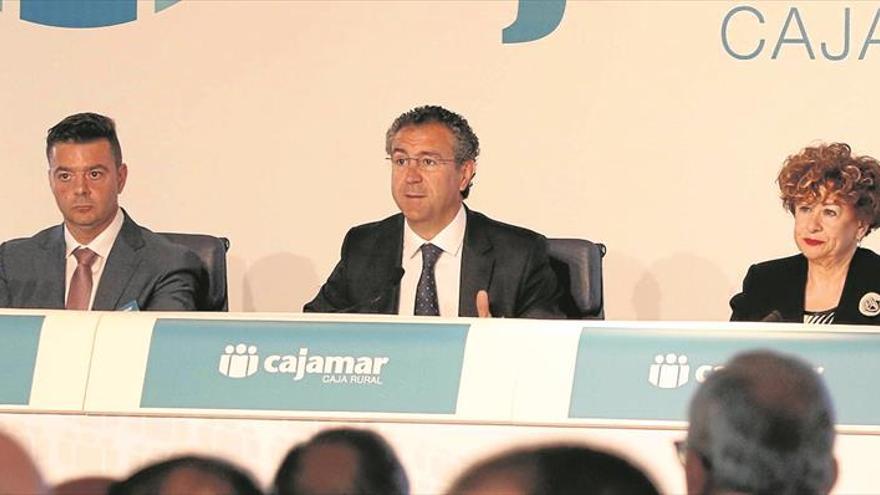 Cajamar gana 76 millones en el 2016 y mejora su solvencia