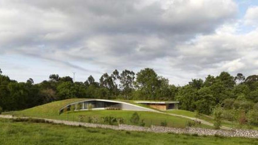 Vivienda unifamiliar y hotel en La Pereda, Llanes, proyectada por los arquitectos Víctor Longo y Esther Roldán, ganadora del premio «Asturias» de Arquitectura.