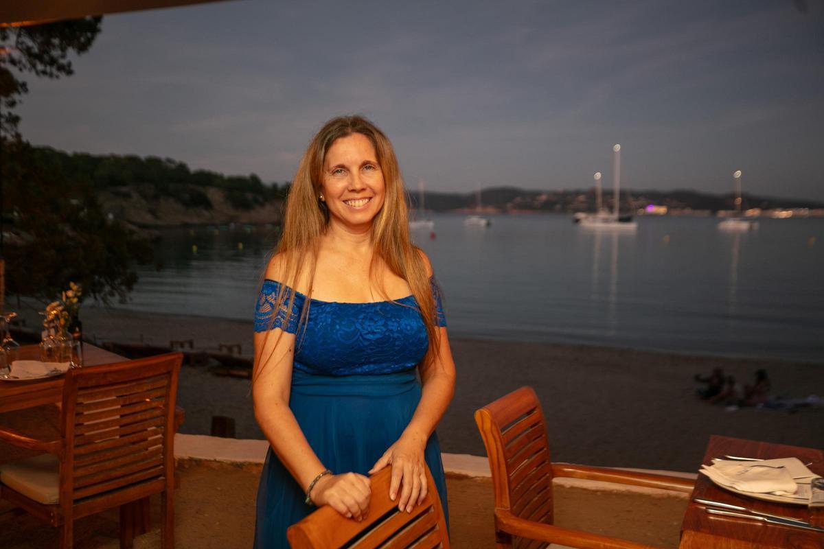 Marisina Marí, en la cena solidaria  de la Fundación Conciencia  celebrada en Cala Bassa.