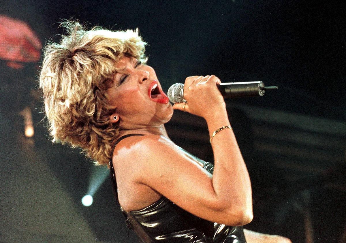 Sopot (Poland), 16/08/2000.- (FILE) US rock-legend Tina Turner performs on stage of the Hippodrome in Sopot, in the last concert of her European tour in Sopot, Poland, 15 August 2000 (reissued 24 May 2023). US singer Tina Turner has died at the age of 83 on 24 May 2023. She died after a long illness in her home in Kuesnacht in Switzerland, her representative said. (Polonia, Suiza, Roma) EFE/EPA/MACIEJ KOSYCARZ *** Local Caption *** 99323437