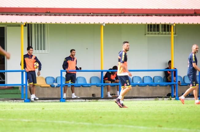 Entrenamiento de la UD Las Palmas en Barranco ...