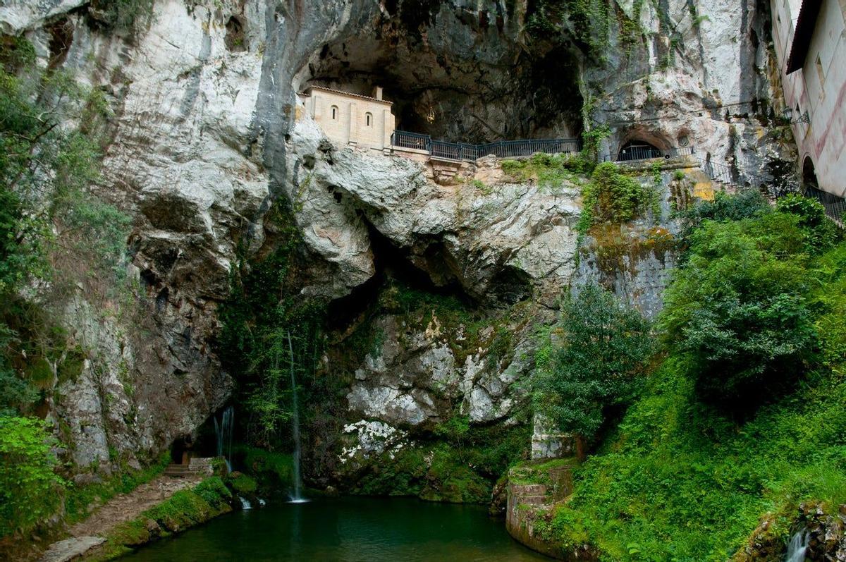 Santa Cueva de Covadonga, Asturias