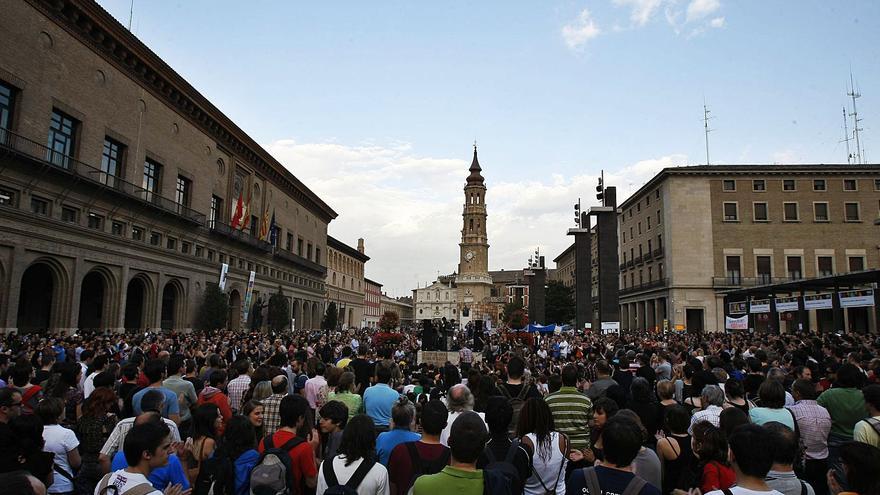 El pegamento de la indignación