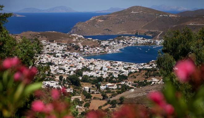 Vista de Skala, Patmos, Grecia, cueva del apocalipsis