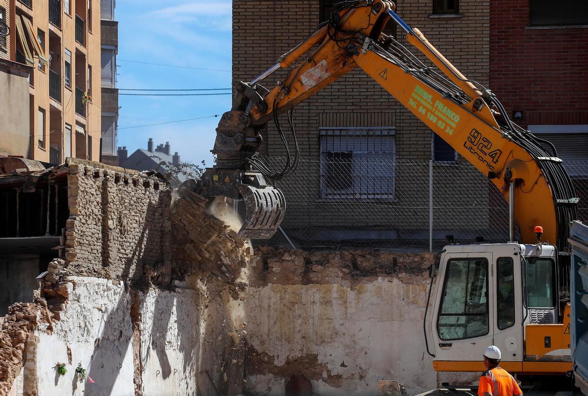 Adiós a Casa Balaguer: así ha sido el derribo del mítico restaurante de València
