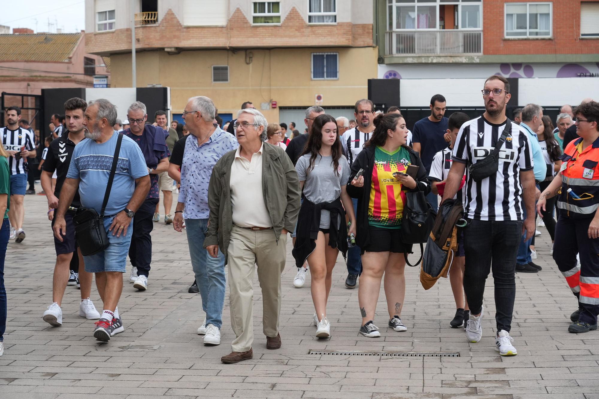 Galería: La afición albinegra disfruta en Castalia de la victoria del CD Castellón