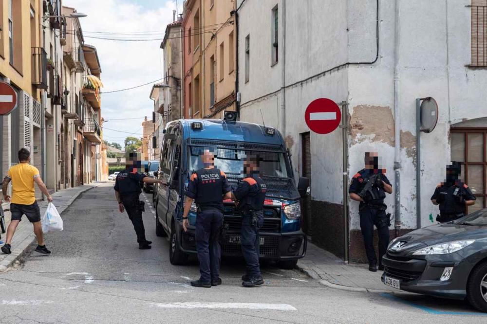 Cinc detinguts, tres d''ells Mossos d''Esquadra, per una trama de tràfic de drogues a Santa Coloma de Farners