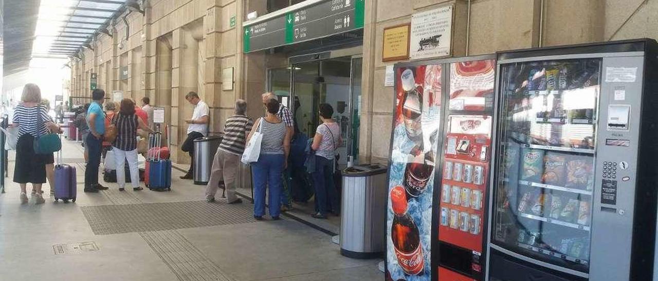 Estación de trenes de Empalme Ourense. // Iñaki Osorio