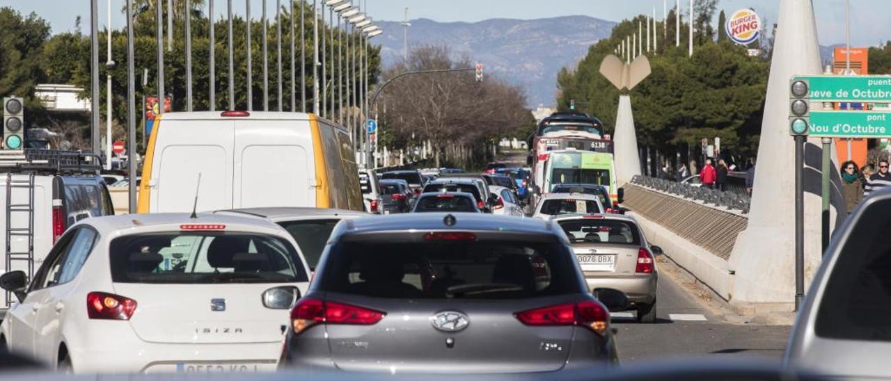 El Consell quiere incrementar un 6,25 % el impuesto a vehículos contaminantes