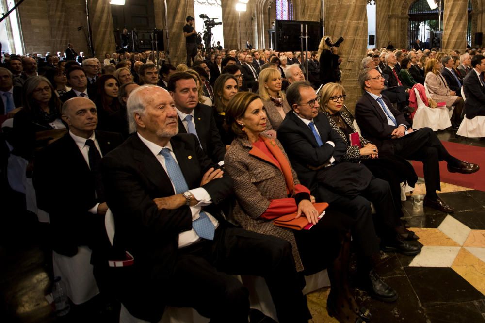 Instante de la ceremonia de entrega de los Premios Jaume I en la Lonja de València.