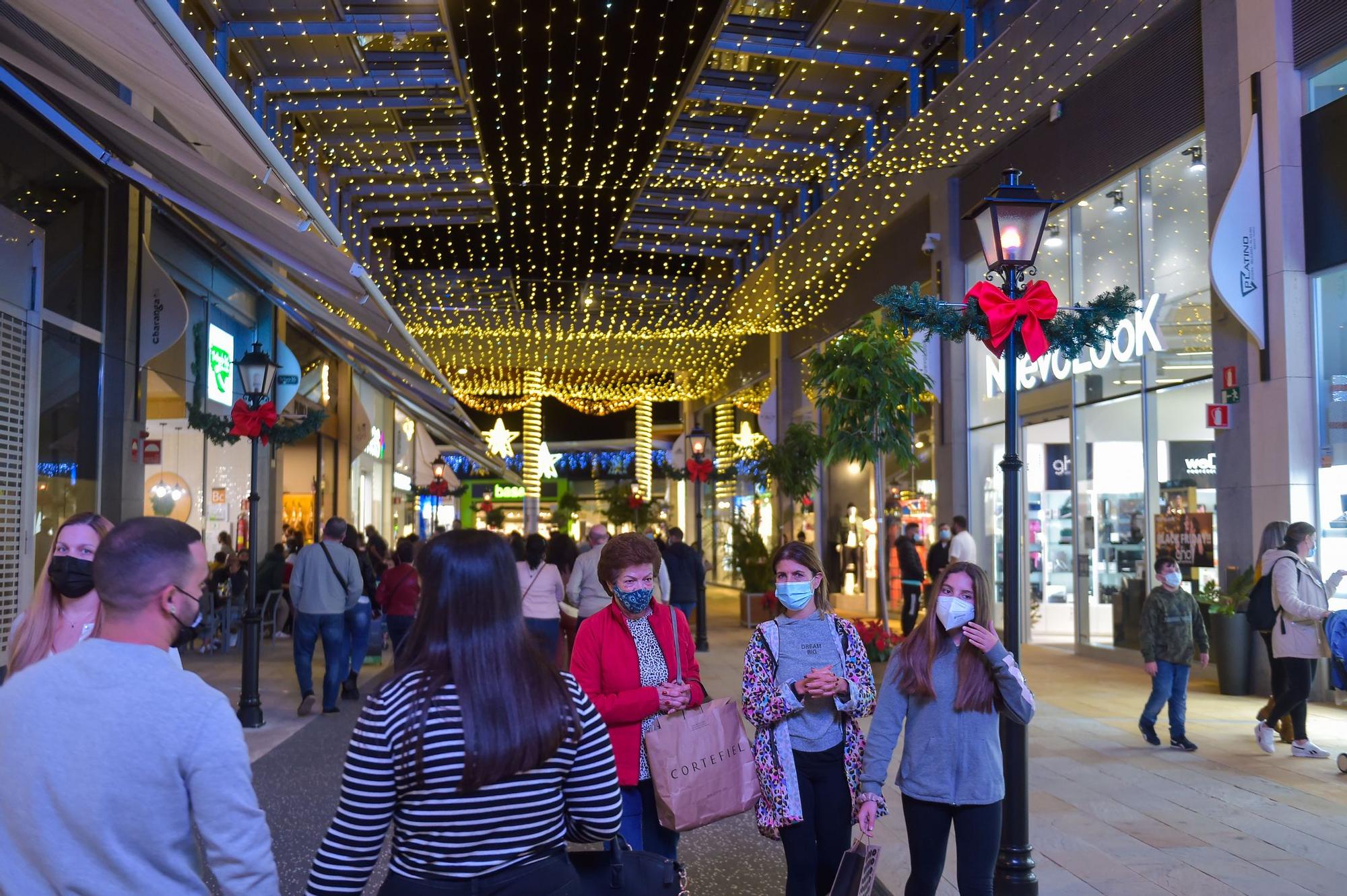 Decoración navideña en el Centro Comercial Los Alisios