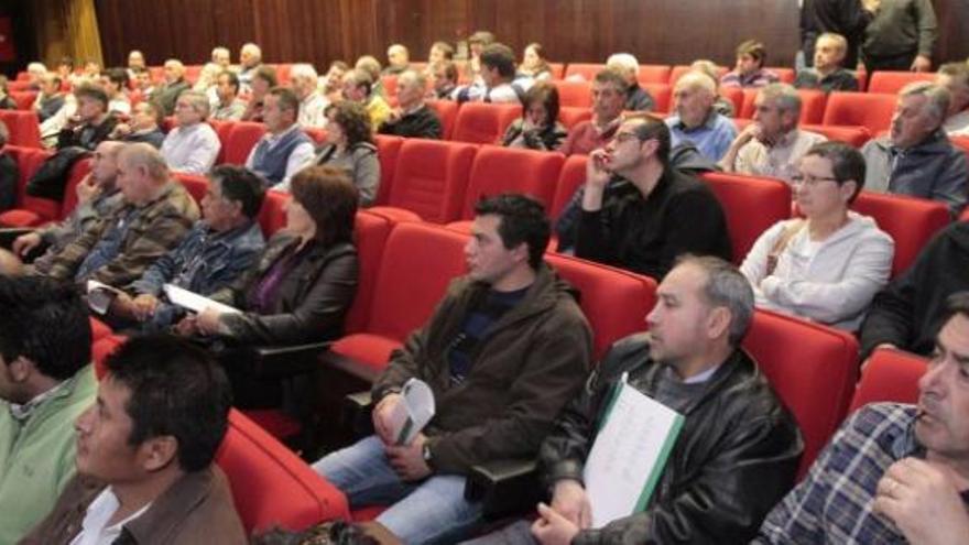 Asistentes a la jornada sobre vacuno de leche y cooperativismo organizada ayer por Cobadu en la ciudad.