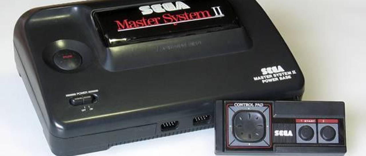 coleccionismo de videoconsolas que cuentan ya con un cuarto de siglo a sus espaldas.«Master sister» de 1985, tiene ya 29 años. f carlos Pascual Una «Game Boy» original del año 1989. f Levante-EMV La «Supernintendo» (1989) f Levante-EMV «Game gear» de 1990. f Levante-EMV