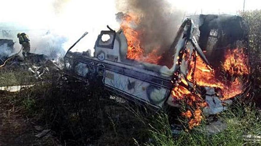 Una de les caravanes incendiades.