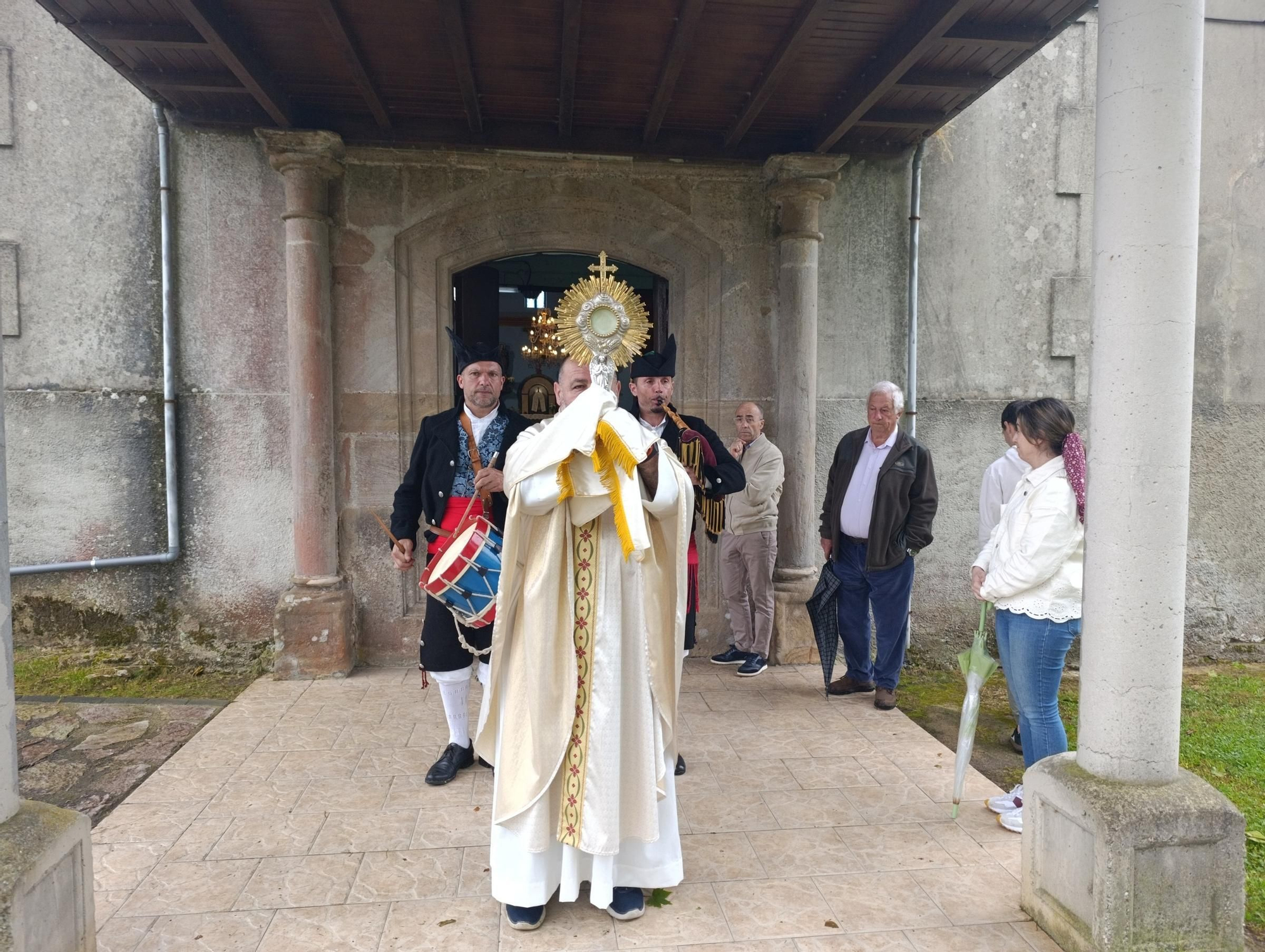 La lluvia impide la procesión del Corpus de Feleches