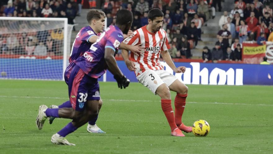 Un Sporting de dos caras empata ante el Leganés con polémica (1-1)