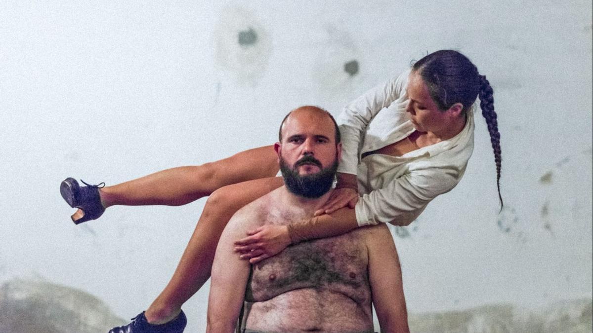Niño de Elche junto a la bailaora Rocío Molina en esta propuesta escénica en torno al deseo que se estrena en la Bienal de Danza de Venecia.
