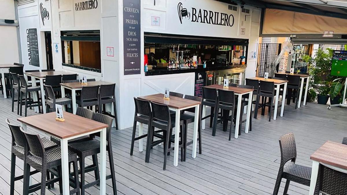 Barrilero cuenta con una amplia terraza que otorga comodidad a sus clientes