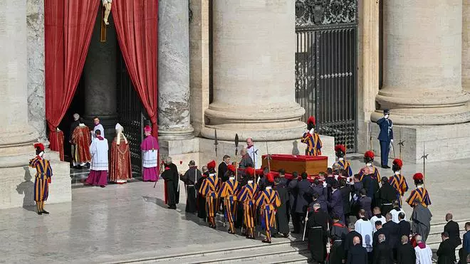Traslado del féretro del papa Francisco a la basílica de San Pedro