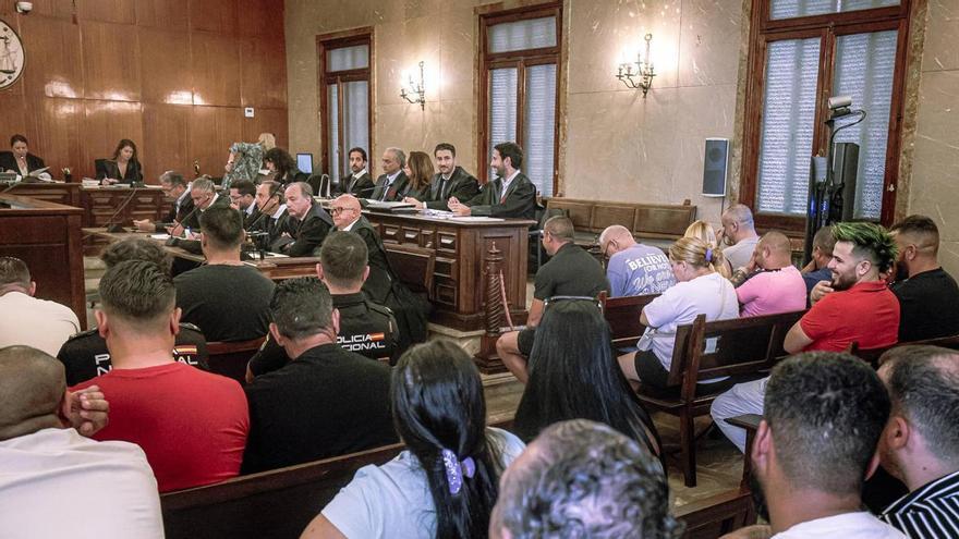La Paca acude a una vista previa  en la Audiencia de Palma antes del juicio, junto con otros 44 acusados,, para los que piden 239 años pde prisión or narcotráfico