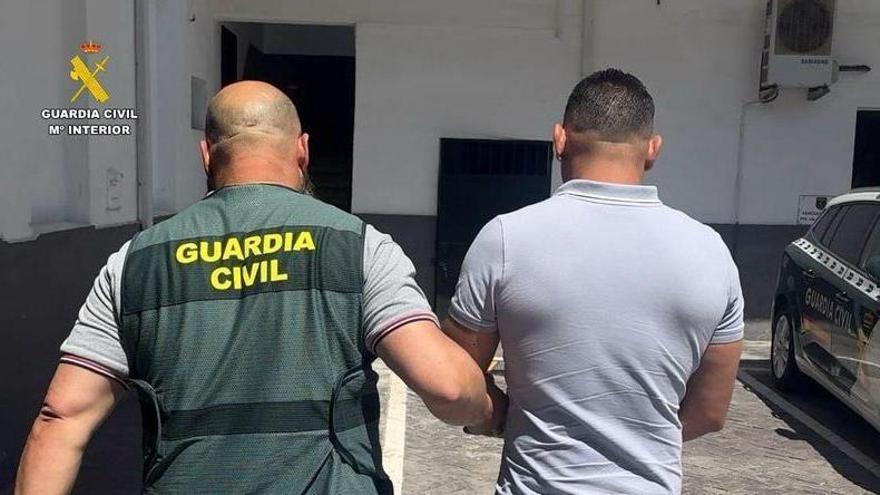 Video | Tres detenidos por robar 12 catalizadores de vehículos en la comarca Miajadas-Trujillo