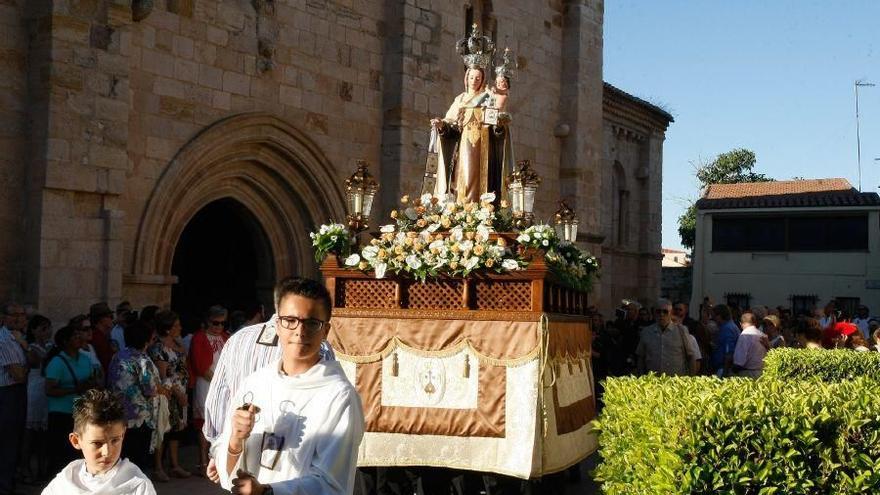 La imagen del Carmen de San Isidoro en una de sus salidas procesionales