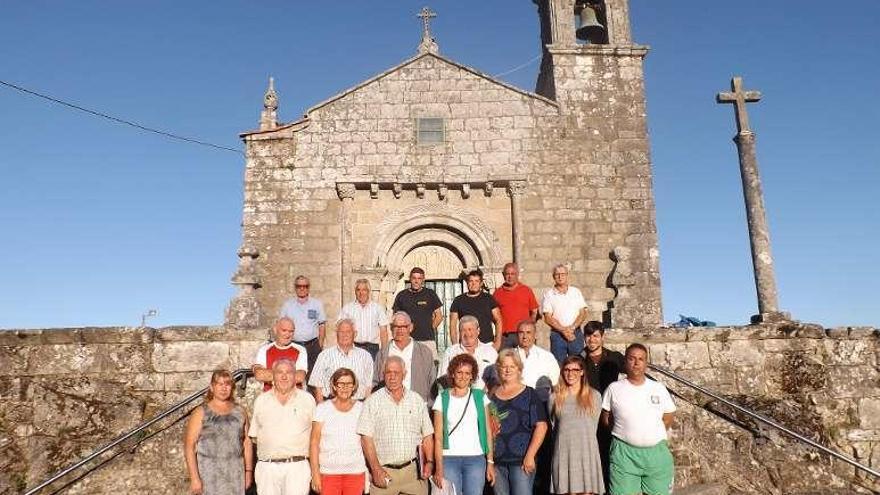 La nueva directiva de la Asociación de Vecinos de San Martiño. // G.N.