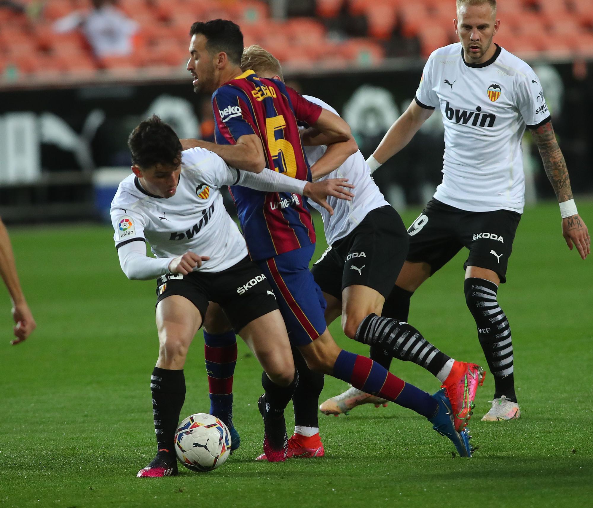 Todas las imágenes del partido entre el Valencia CF y el Barcelona