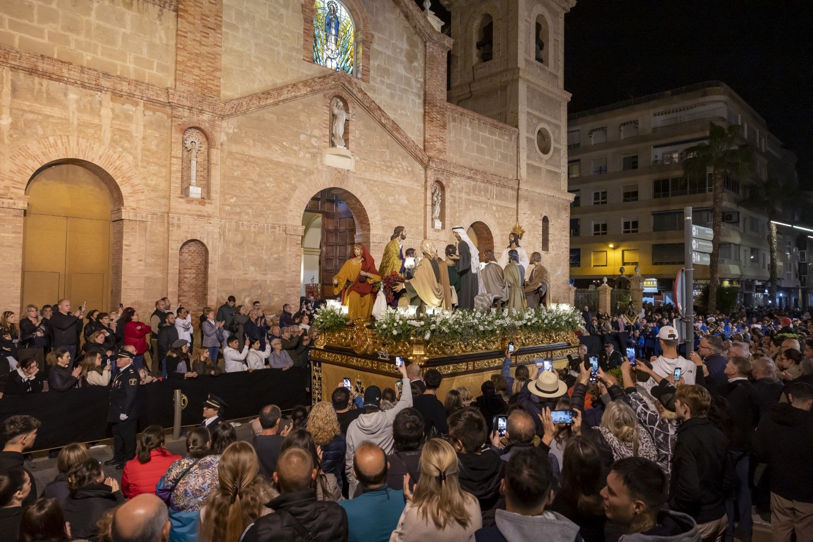 Aquí las imágenes de la Procesión de Lunes Santo en Torrevieja