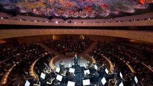 Barenboim, en pleno concierto, este sábado, bajo la bóveda de Barceló de la sede de la ONU.