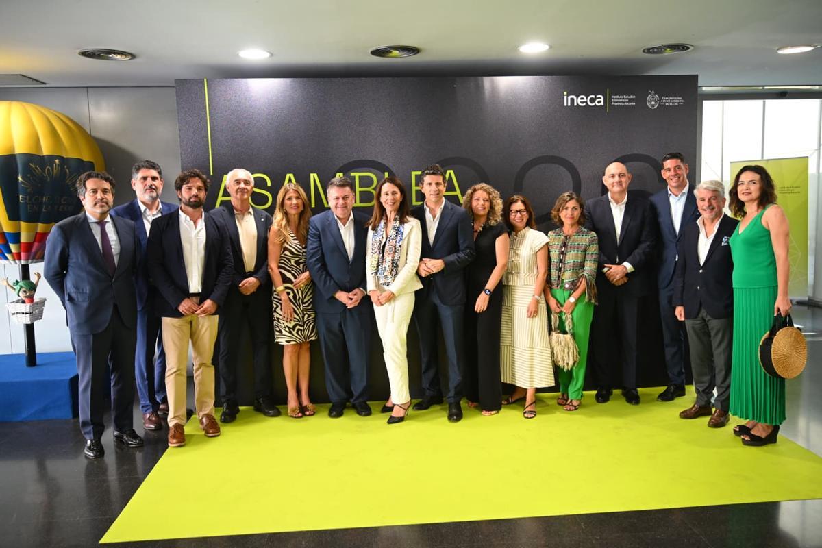 La directiva de Ineca con el consejo asesor