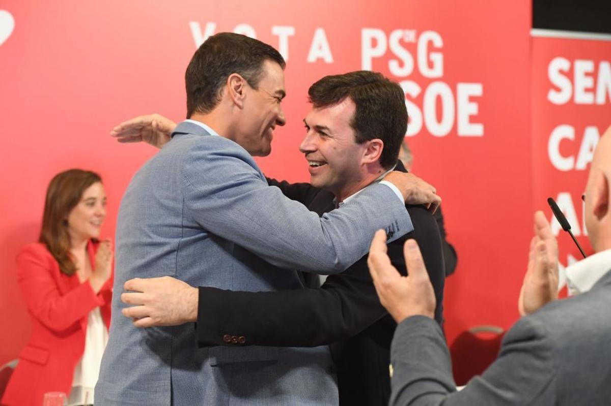 Pedro Sánchez y Gonzalo Caballero en un mitin del PSOE en A Coruña.