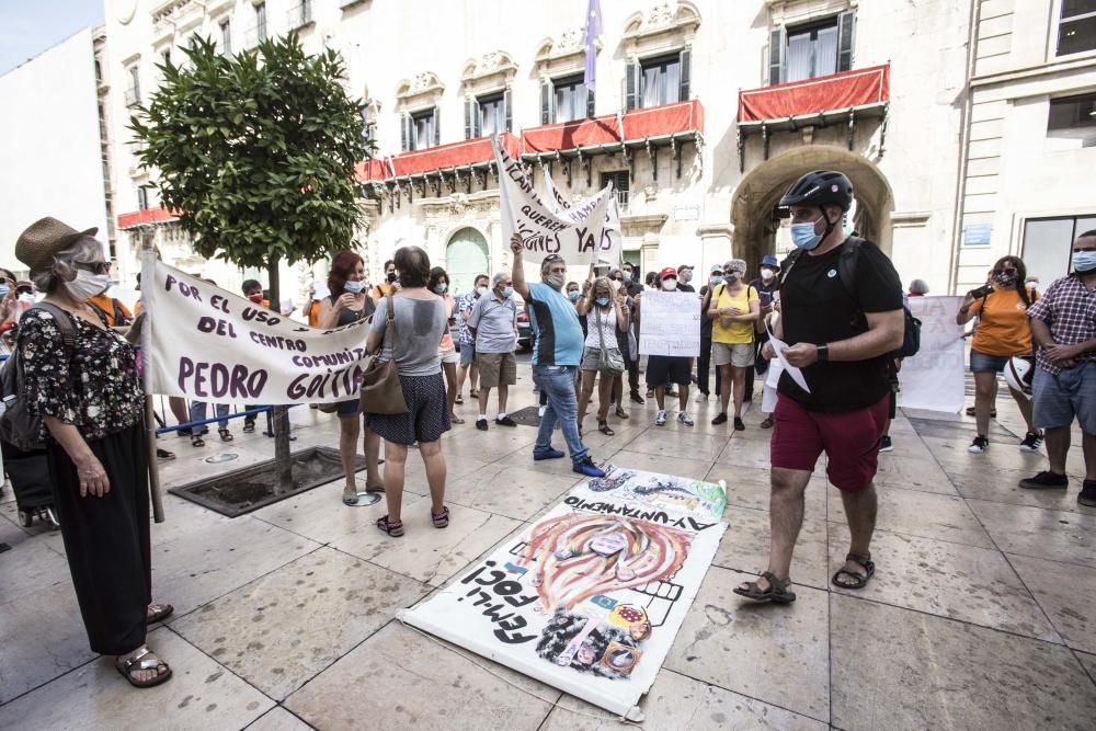 Vecinos de la Zona Norte piden la dimisión de Julia Lllopis.