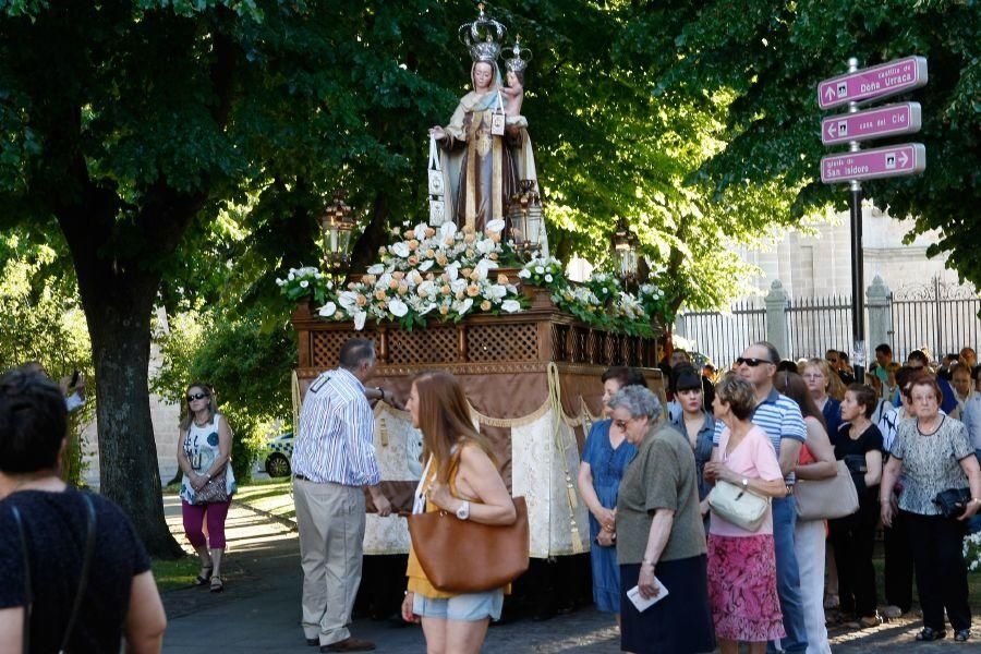 La procesión del Carmen toma el casco antiguo