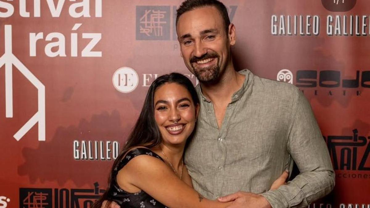 Julián Galindo con la artista María José Llérgo antes de actuar en la mítica sala madrileña Galileo Galilei.