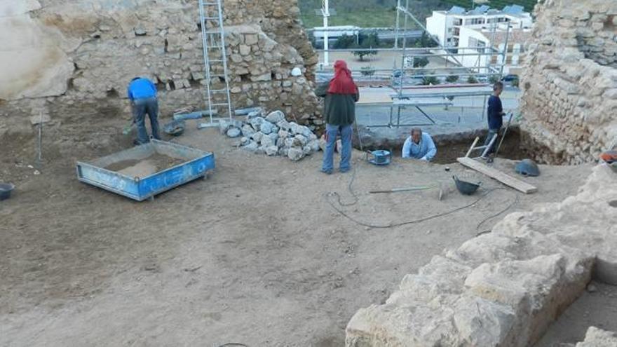 La obra en el castillo destapa los cimientos de una torre del s. XII