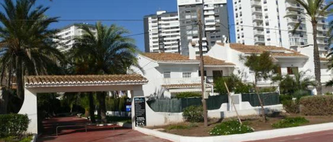 Casas y apartamentos en el Puig de Santa Maria.