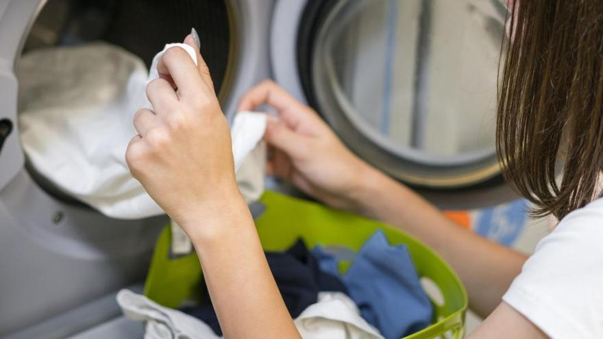 METER ESPONJA EN LA LAVADORA  ¿Meter una esponja en la lavadora? El truco  que deberías haber sabido antes