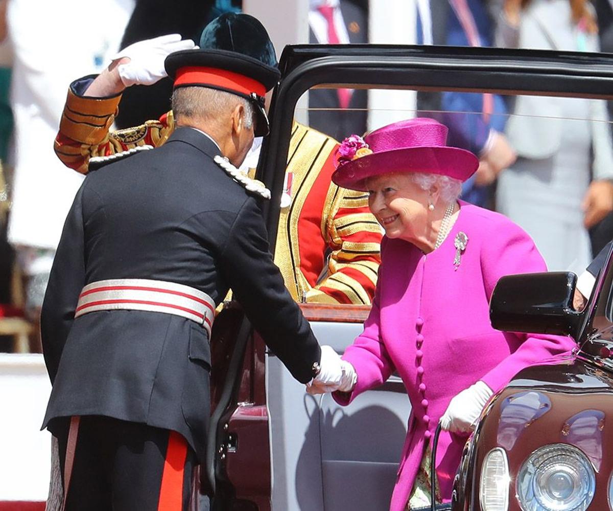 La Reina Isabel II durante la visita de los Reyes de España