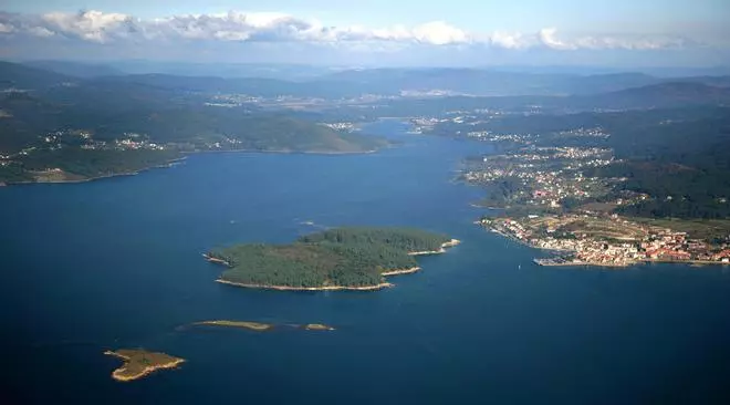 La isla salvaje que era propiedad de un rey español y después perdió: está a media hora de Santiago