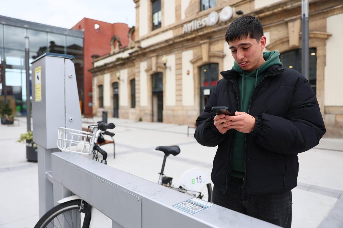 EN IMÁGENES: Los usuarios de las bicicletas de alquiler en Avilés, críticos con el estado del servicio EN IMÁGENES: Los usuarios de las bicicletas de alquiler en Avilés, críticos con el estado del servicio