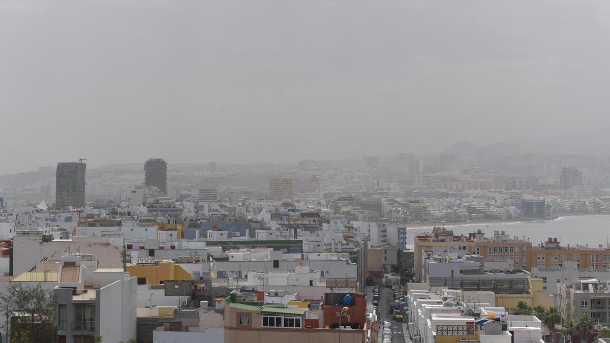 La calima asfixia Gran Canaria