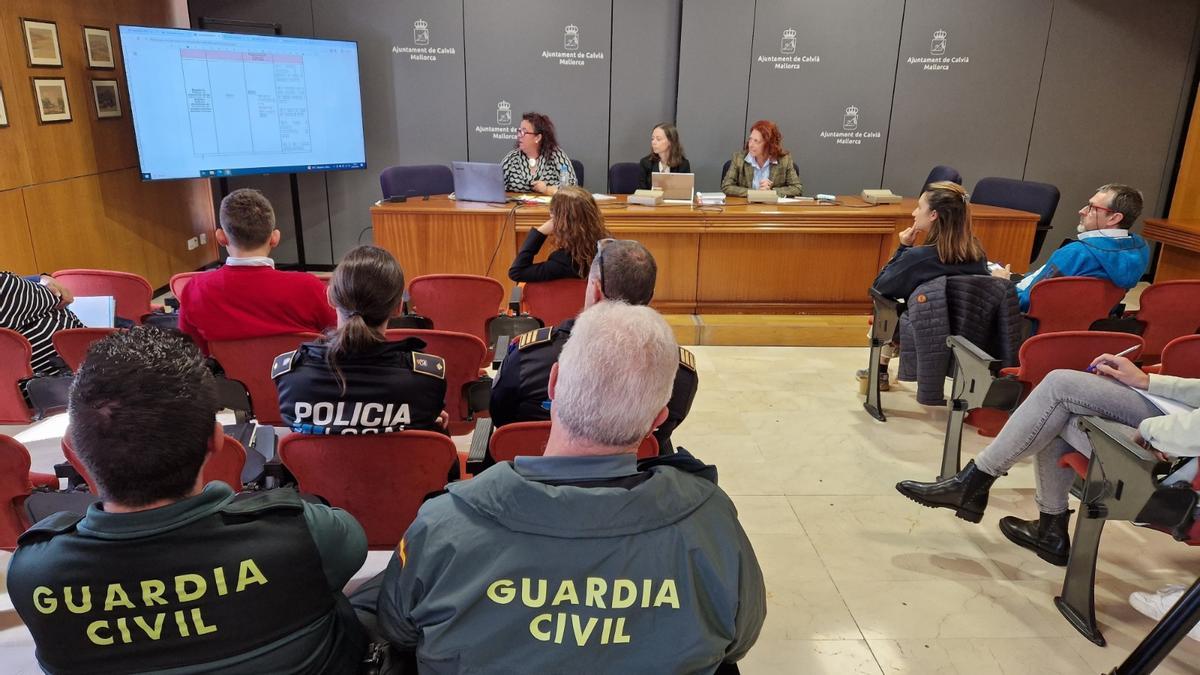 Imagen de una reunión del Grupo Motor de Calvià para prevenir el consumo de alcohol entre menores.