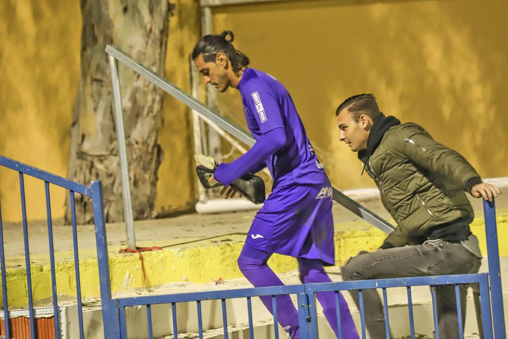 El conjunto de César Ferrando no aprovecha la expulsión del portero Emilio en el 52' y deja escapar dos puntos para colarse en los puestos de ascenso a Segunda